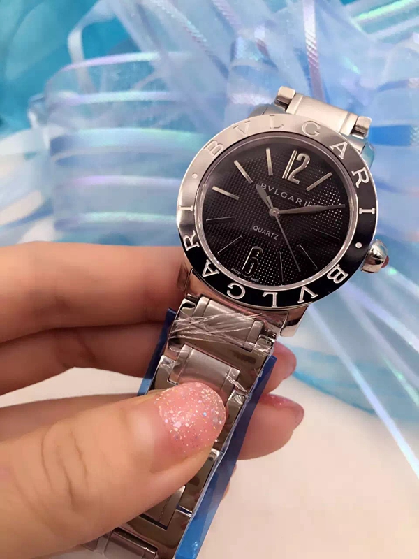 ブルガリ時計正面デザイン